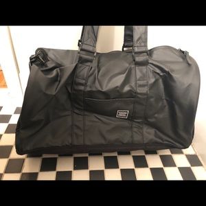 Herschel Novel Duffle Studio - black - w tags